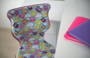 Krzesło na kółkach z dziecięcym motywem rete white