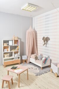 Różowy baldachim sufitowy z tkaniny lnianej